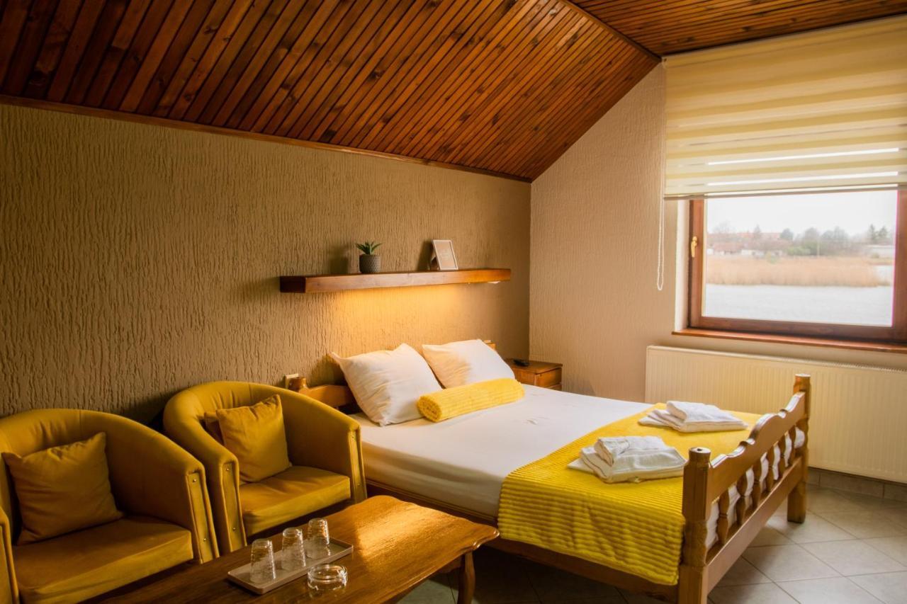 Guest House Vila Alexandar ปาลิช ภายนอก รูปภาพ