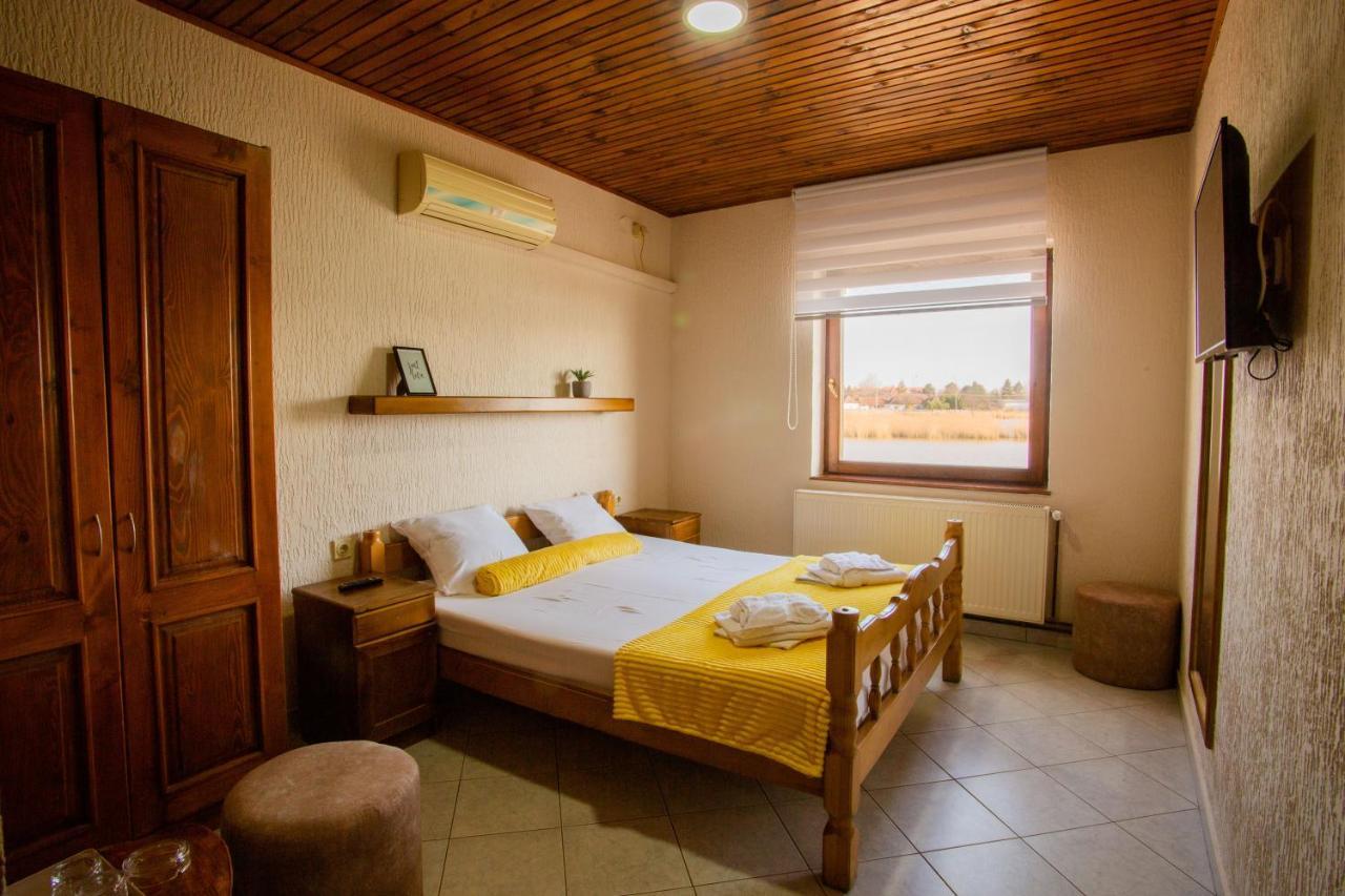 Guest House Vila Alexandar ปาลิช ภายนอก รูปภาพ