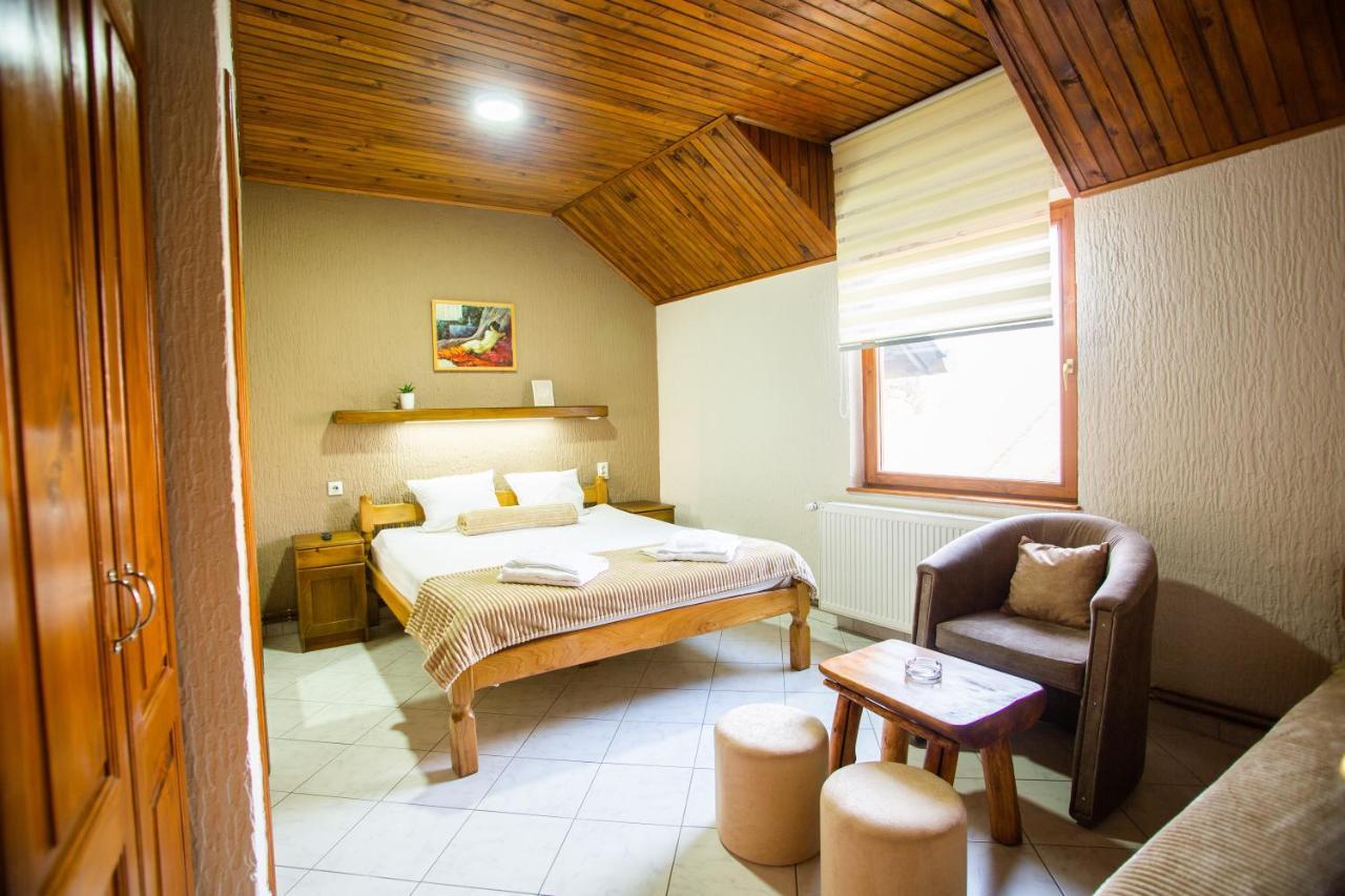 Guest House Vila Alexandar ปาลิช ภายนอก รูปภาพ