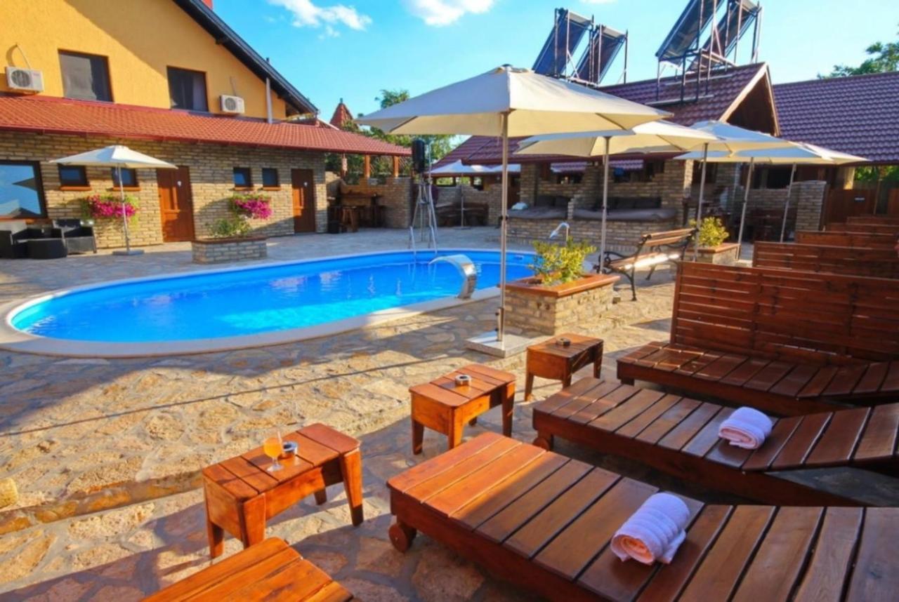 Guest House Vila Alexandar ปาลิช ภายนอก รูปภาพ