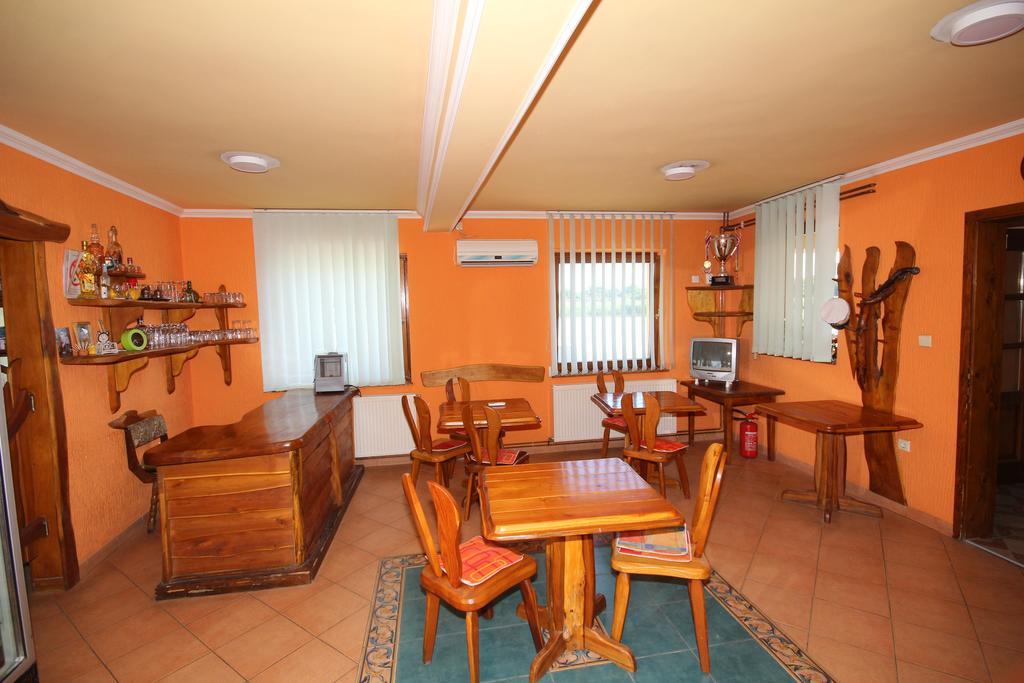 Guest House Vila Alexandar ปาลิช ภายนอก รูปภาพ