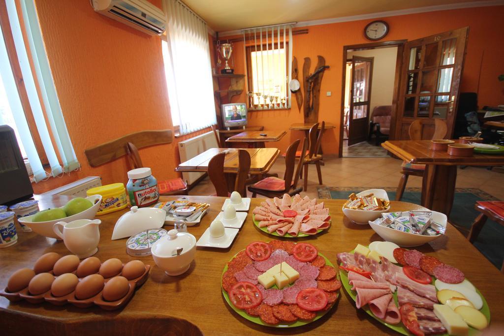 Guest House Vila Alexandar ปาลิช ภายนอก รูปภาพ