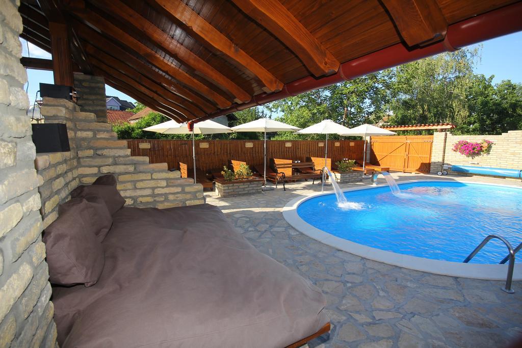 Guest House Vila Alexandar ปาลิช ภายนอก รูปภาพ
