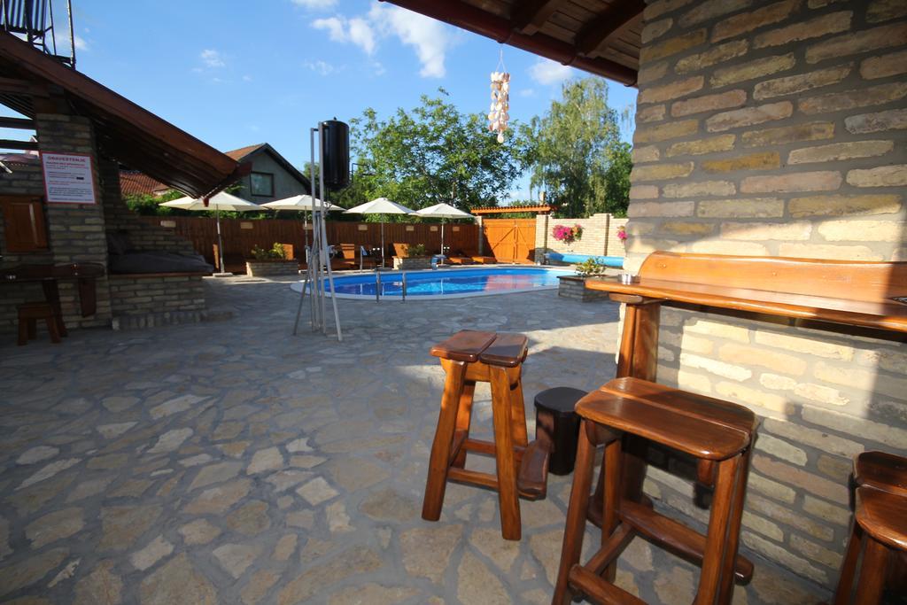 Guest House Vila Alexandar ปาลิช ภายนอก รูปภาพ