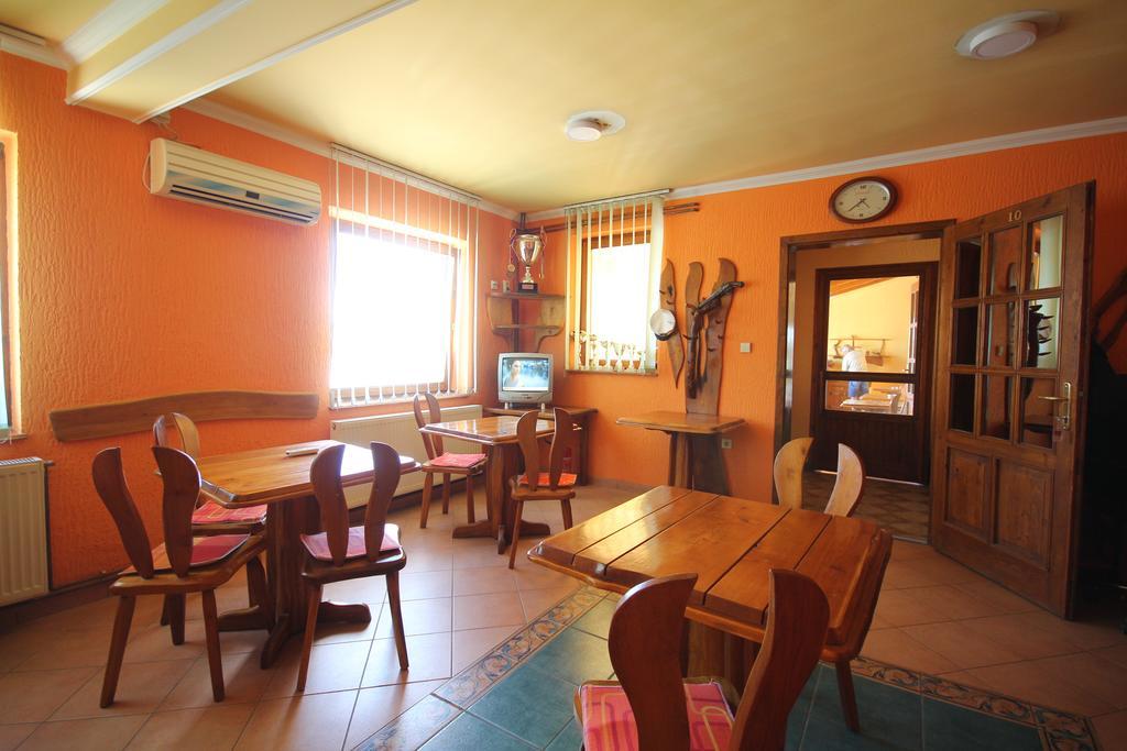 Guest House Vila Alexandar ปาลิช ภายนอก รูปภาพ