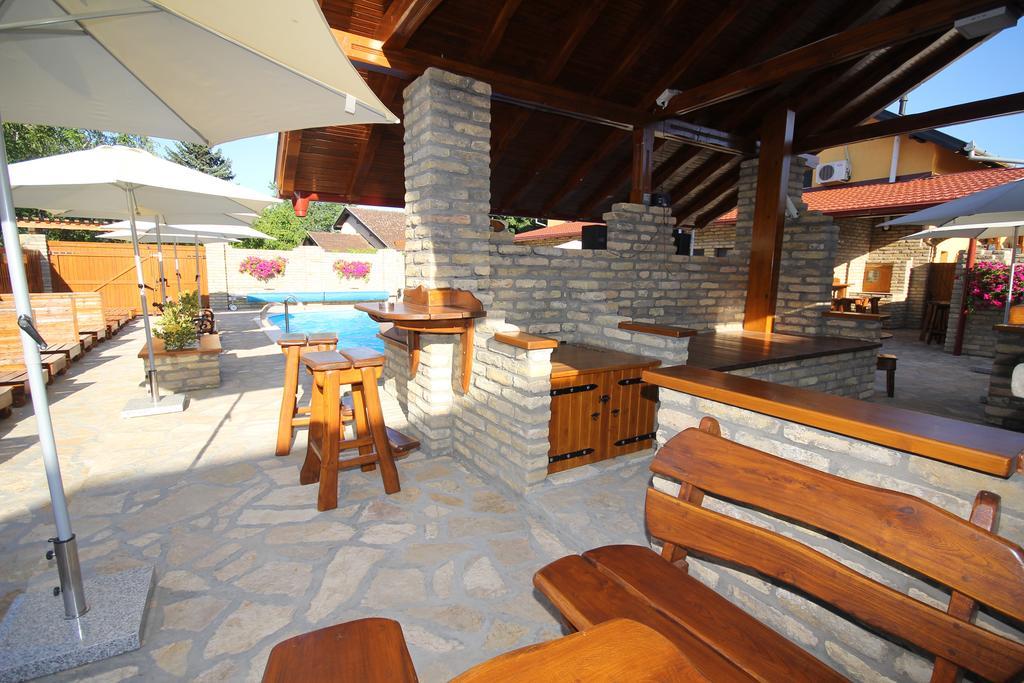 Guest House Vila Alexandar ปาลิช ภายนอก รูปภาพ