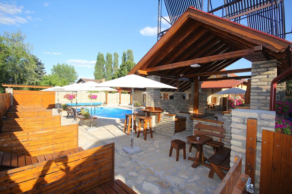 Guest House Vila Alexandar ปาลิช ภายนอก รูปภาพ