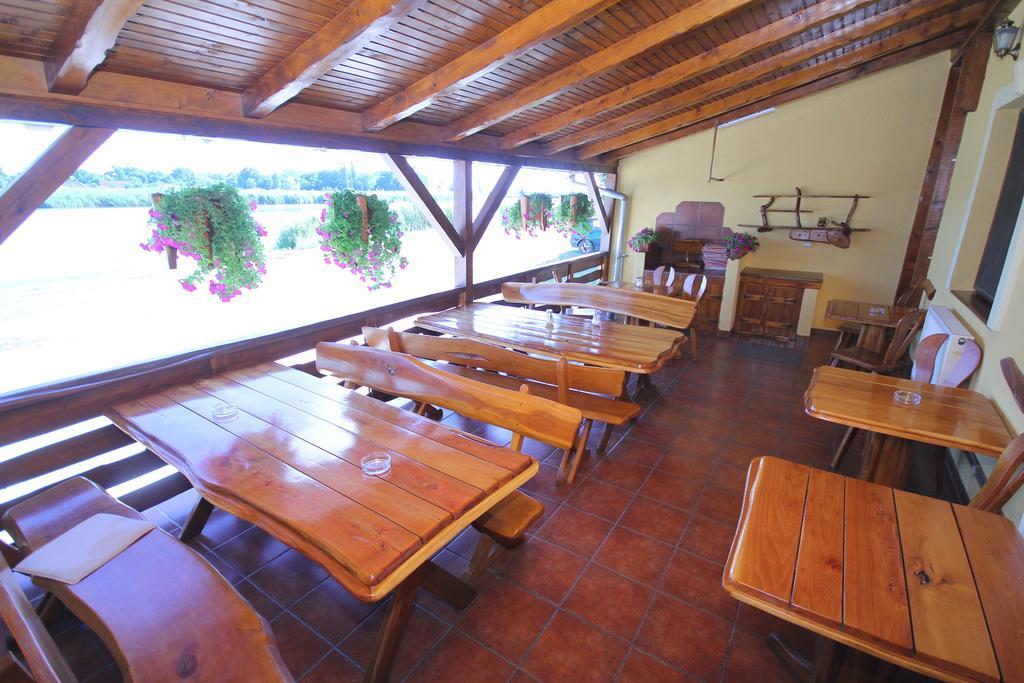 Guest House Vila Alexandar ปาลิช ภายนอก รูปภาพ
