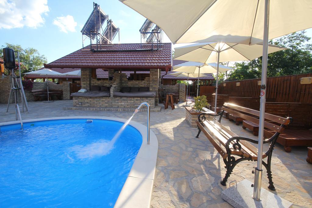 Guest House Vila Alexandar ปาลิช ภายนอก รูปภาพ