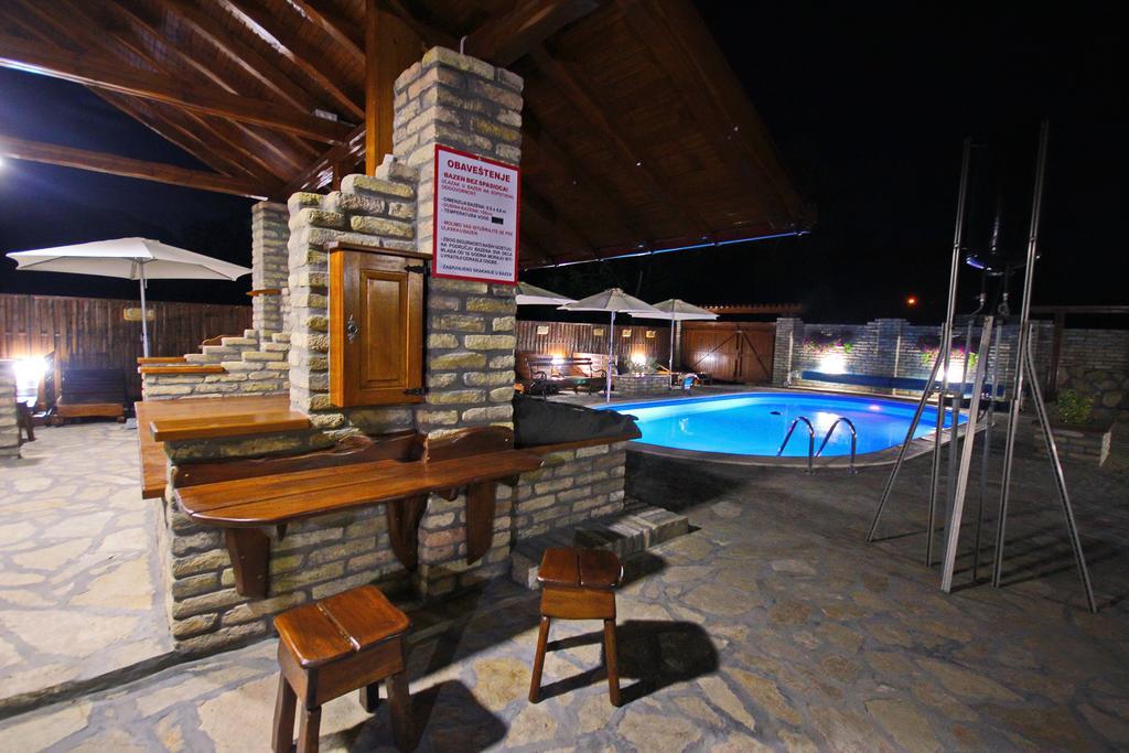 Guest House Vila Alexandar ปาลิช ภายนอก รูปภาพ